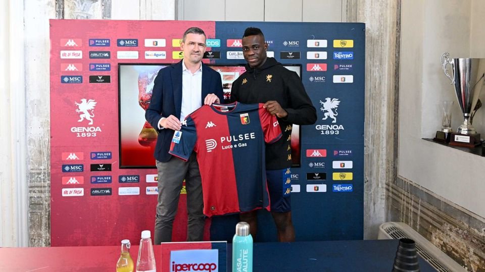 Official: Mario Balotelli is Genoa's new reinforcement