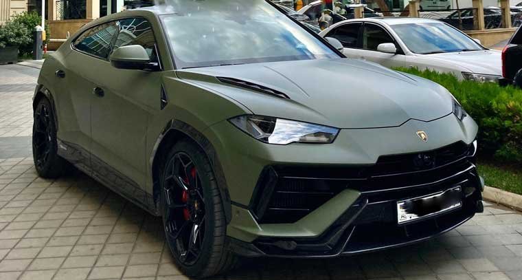 David Raya car Lamborghini Urus