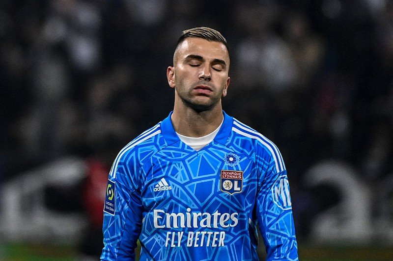 Lyon coach on Anthony Lopes' departure: "It would be a problem if he had a bad attitude"