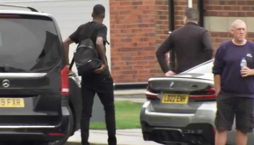 Alexander Isak has a Mercedes Benz S class car