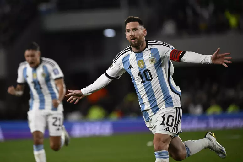 Mascherano compares coaching Messi to… Otamendi