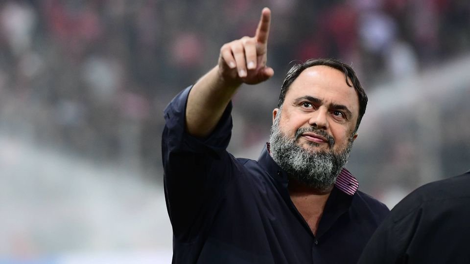 Marinakis will buy another club Evangelos Marinakis, owner of Olympiakos and Nottingham Forest , and who holds 80 percent of Rio Ave SAD , has revealed that he is in talks to acquire another club. In an interview with Sky Sports, the Greek businessman revealed his intention to expand his business in the world of football, with the acquisition of a Brazilian club and confirmed the existence of negotiations to secure Vasco da Gama. Last month, the president of the Rio de Janeiro club was asked about Marinakis' interest, hiding behind confidentiality agreements to not reveal the interested parties. “There are some investors and I have to be careful when I say this because people think these are advanced negotiations. There are some and there are NDAs (non-disclosure agreements) signed, which I won’t even call negotiations. Through this non-disclosure agreement, I can’t say who the investors are,” said Pedrinho.