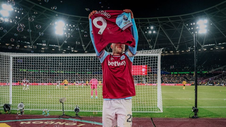 West Ham pay tribute to Antonio as Wolverhampton sink