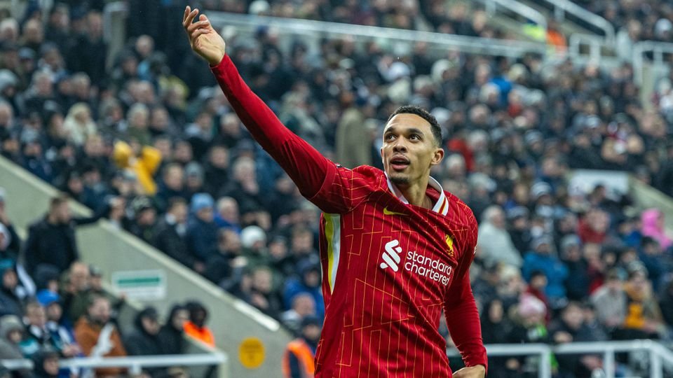 Alexander-Arnold in talks to extend his contract with Liverpool