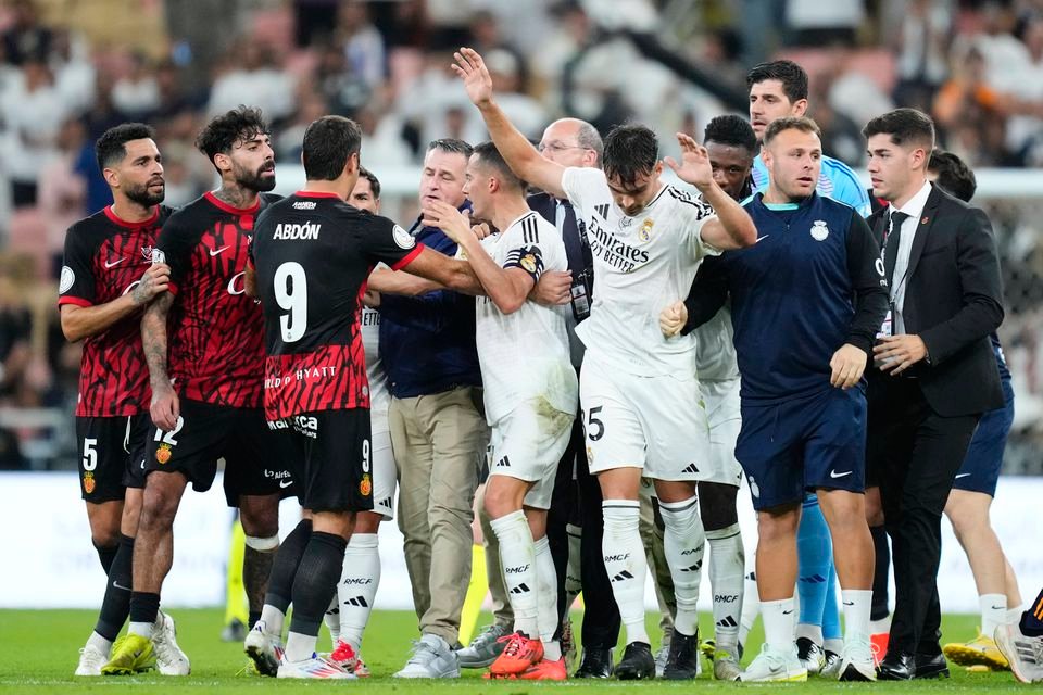 Mallorca players attack Asencio: "He's been here for two days, he needs to show more respect"